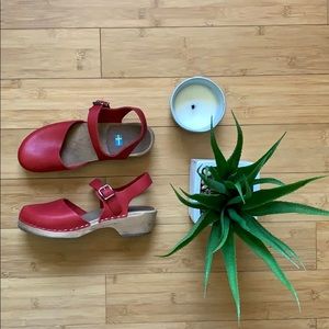 MIA Sofia Closed Toe Clog